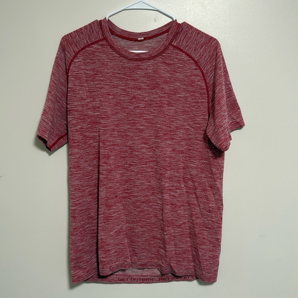 LULULEMON T-SHIRT